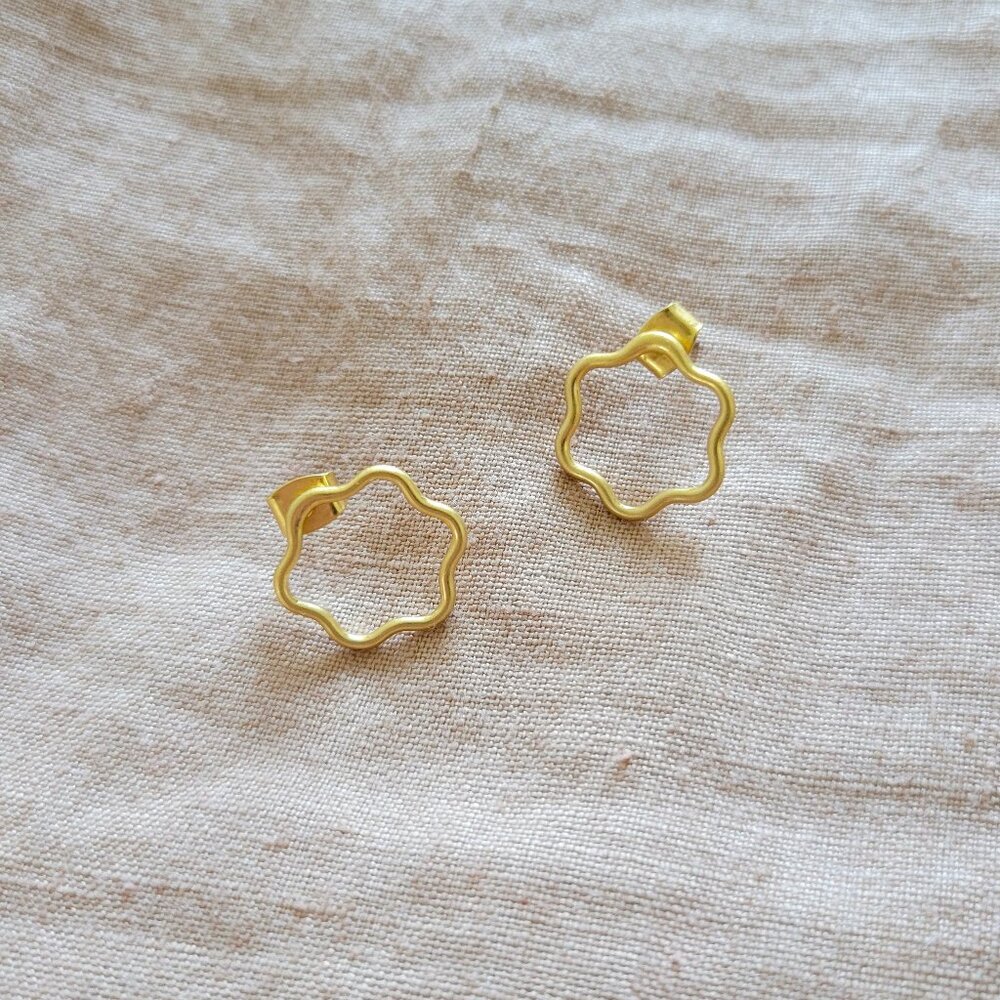 Madewell front-facing wavy hoop earrings